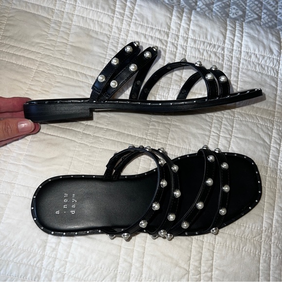 Target a new day sandal slides black 7.5 EUC - Picture 2 of 9